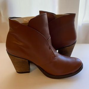 Mas Artisan footwear leather ankle booties size 10